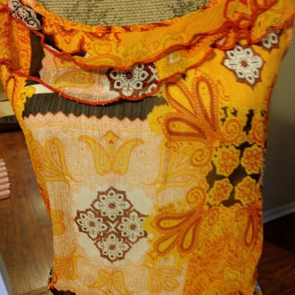 Gorgeous Sleeveless Summer Top - Picture 2 of 6